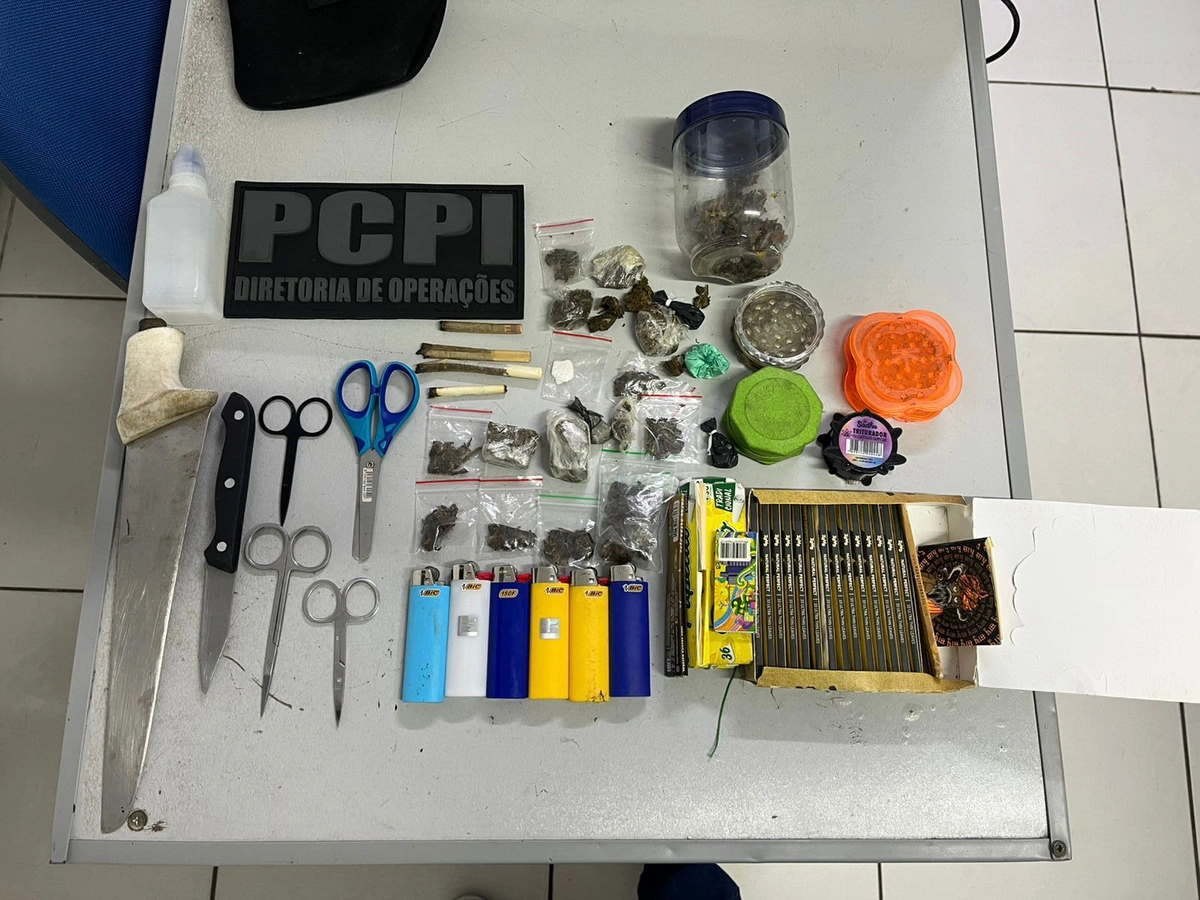 Material apreendido durante fechamento de baile de reggae na Vila Dagmar Mazza