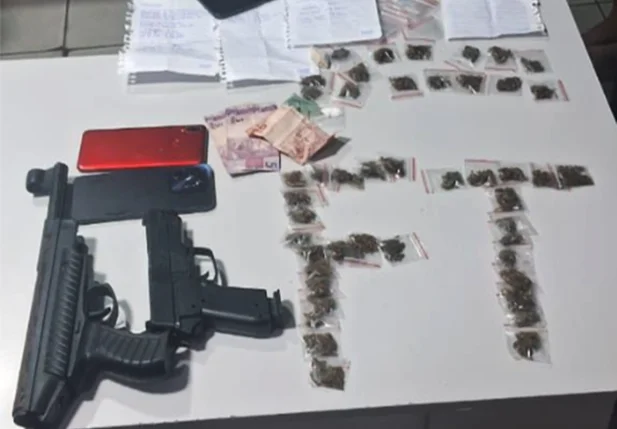 Material apreendido pela PM no Torquato Neto