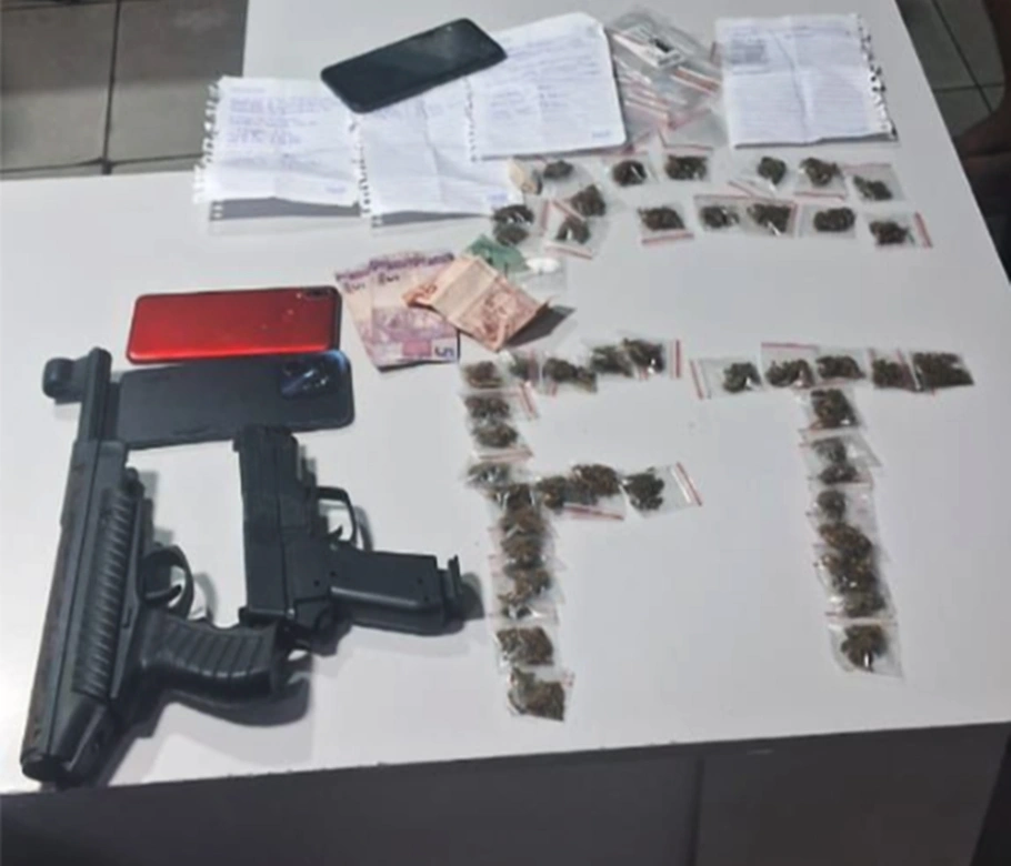Material apreendido pela PM no Torquato Neto