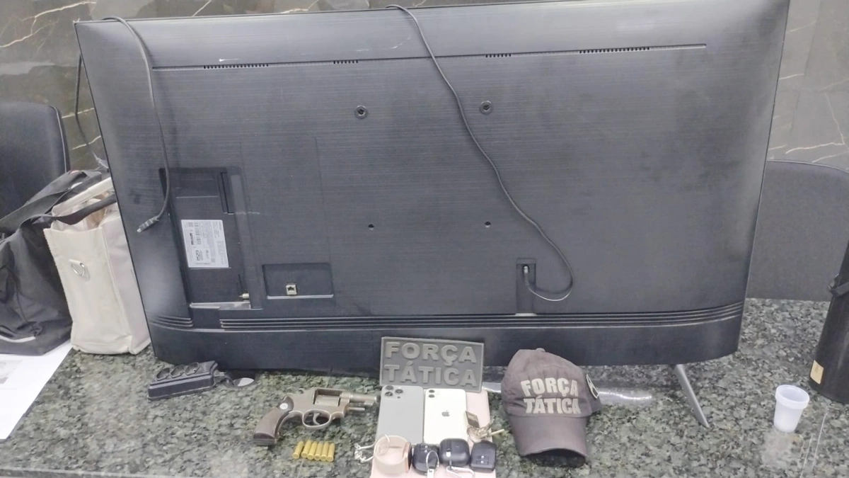 Material recuperado pelos policiais do 8º BPM