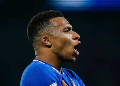 Mbappé em vitória da França