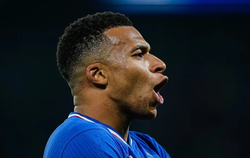 Mbappé em vitória da França