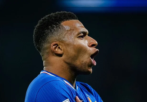Mbappé em vitória da França