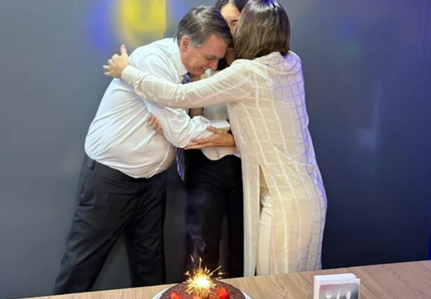 Michelle Bolsonaro publica foto em homenagem ao aniversário da filha