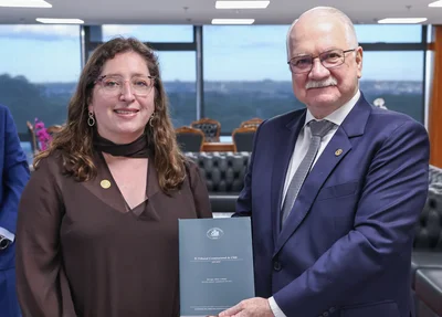 Ministra Daniela Marzi Muñoz e ministro Edson Fachin