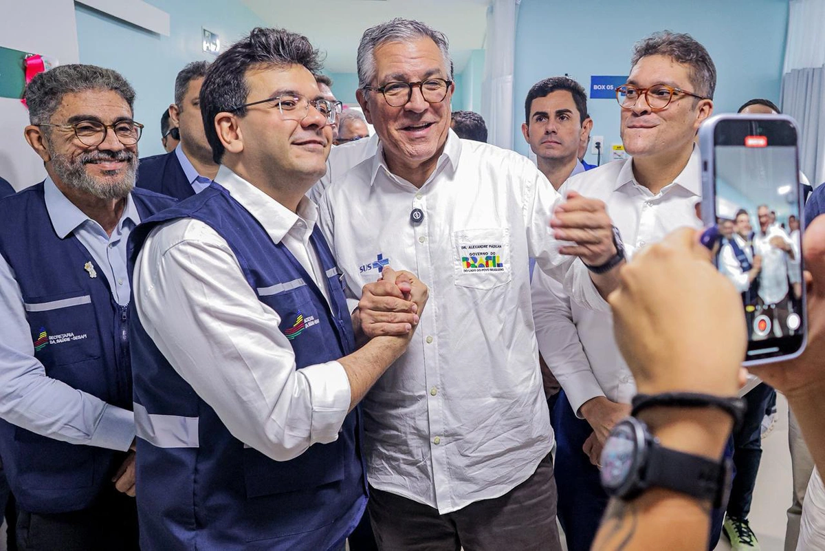 Ministro da Saúde, Alexandre Padilha e Rafael Fonteles durante visita ao hospital Getúlio Vargas