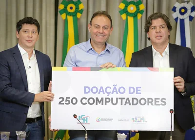 Ministro das Comunicações, Frederico Siqueira, vice-prefeito Jeová Alencar, e o secretário Victor Linhares.