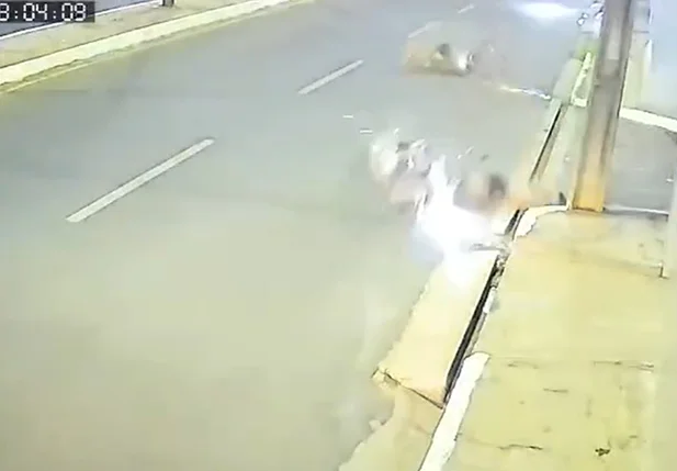 Momento da colisão na Vila Samaritana, na zona leste de Teresina