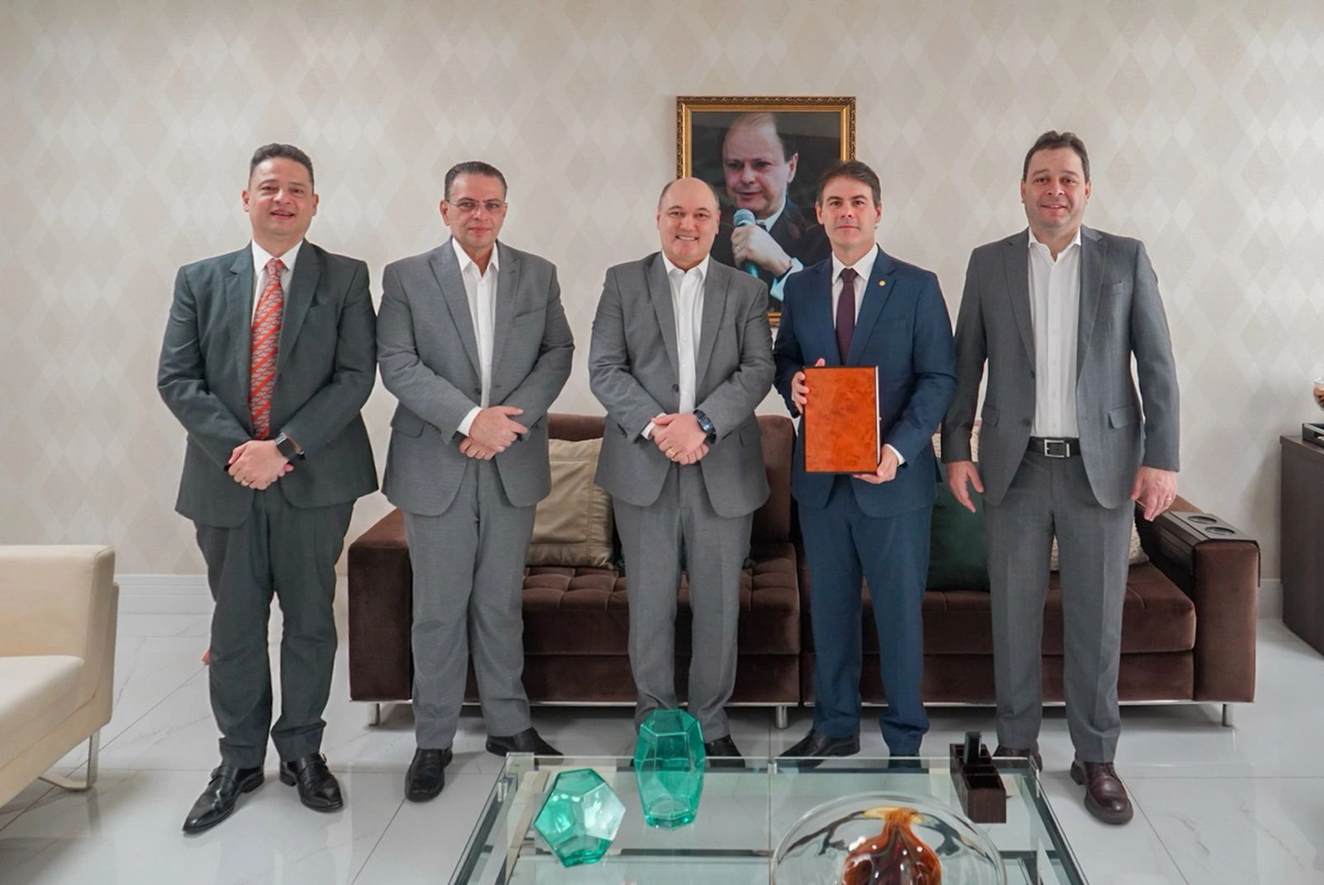 Momento da visita de Severo Eulálio