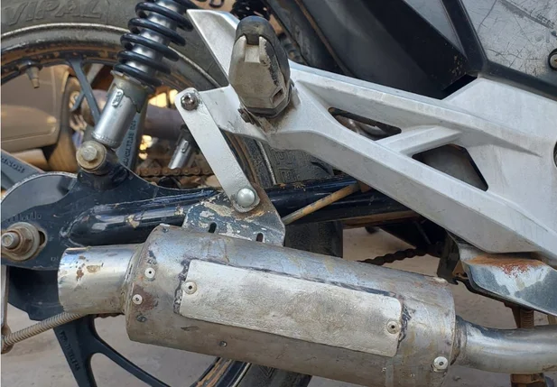 Motocicleta com sistema de escapamento adulterado foi apreendida em Água Branca