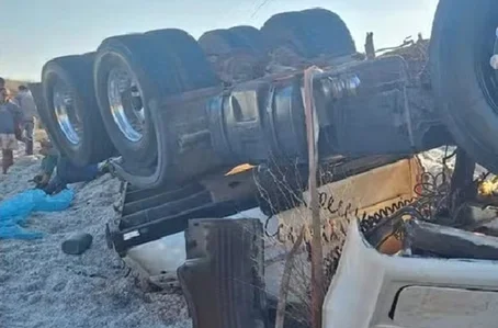 Motorista ficou preso às ferragens