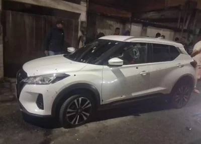 O ataque ocorreu quando as vítimas estavam dentro de um carro