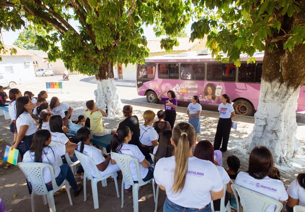 Ônibus Lilás leva atendimento e rodas de conversa ao município de Bertolínia