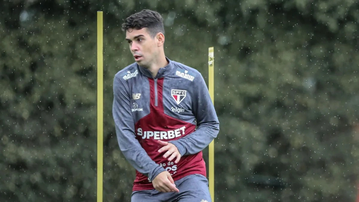 Oscar, em treino pelo São Paulo
