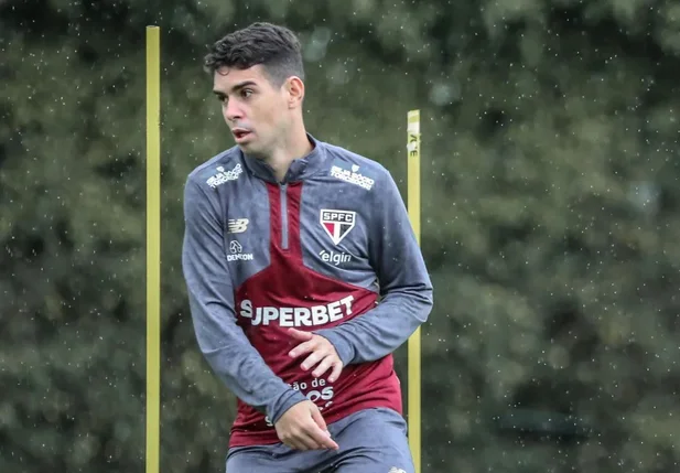 Oscar em treino pelo São Paulo