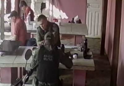 Políciais flagrados em motel