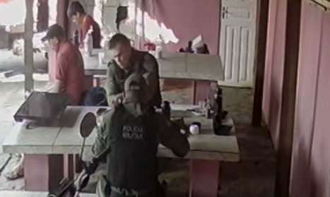 Políciais flagrados em motel