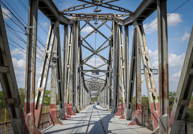 Ponte Metálica que liga Teresina e Timon (MA)