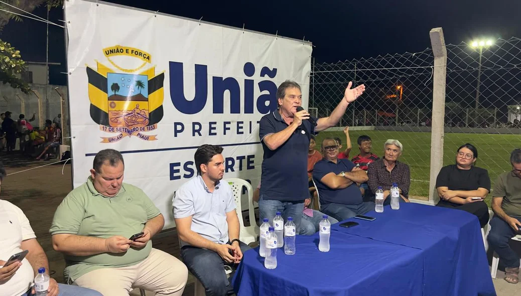 Prefeito Gustavo Medeiros inaugura arena no Conjunto Rego Filho