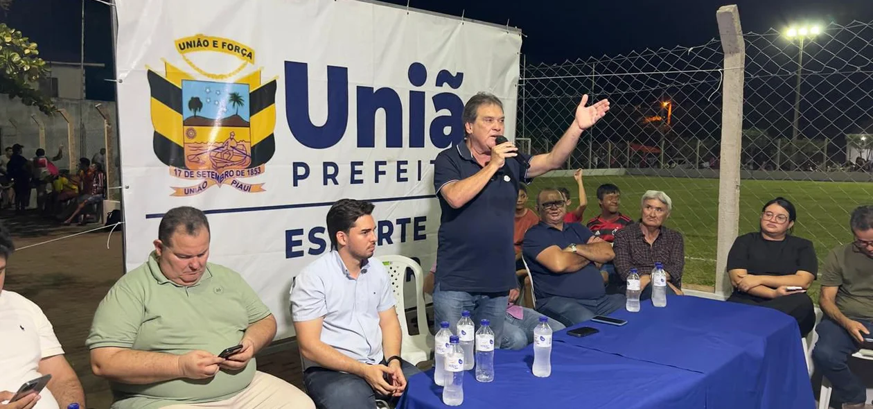 Prefeito Gustavo Medeiros inaugura arena no Conjunto Rego Filho