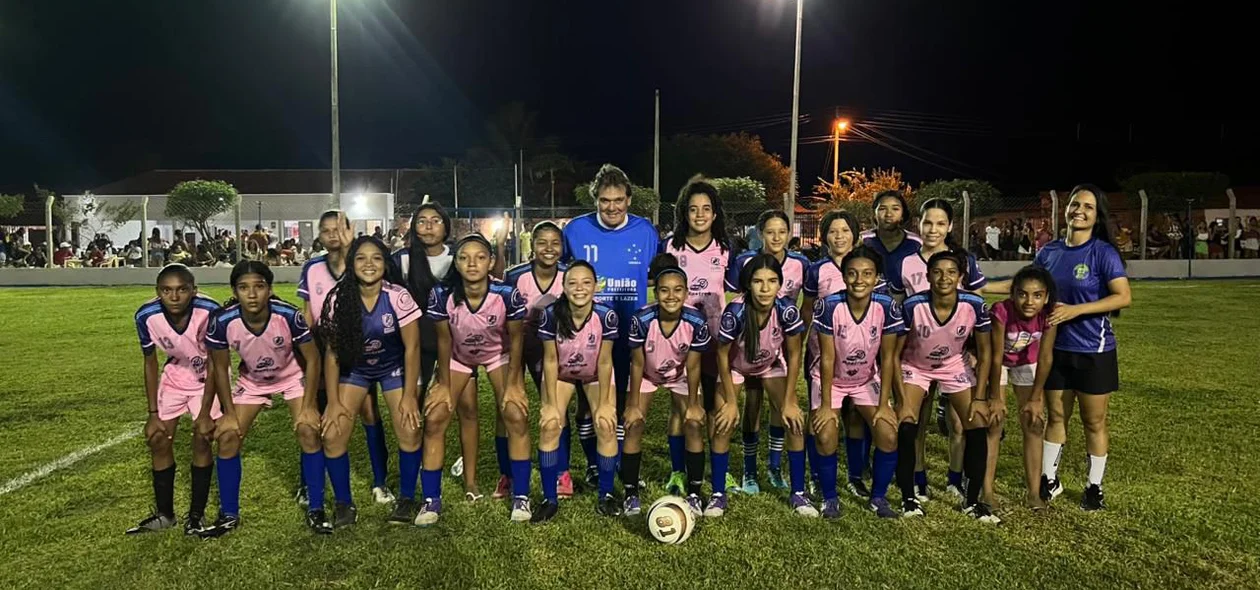 Prefeito Gustavo Medeiros inaugura arena no Conjunto Rego Filho