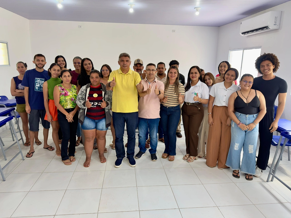Prefeito lança transporte universitário gratuito para Campo Maior