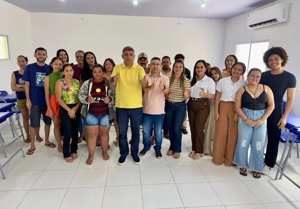 Prefeito lança transporte universitário gratuito para Campo Maior