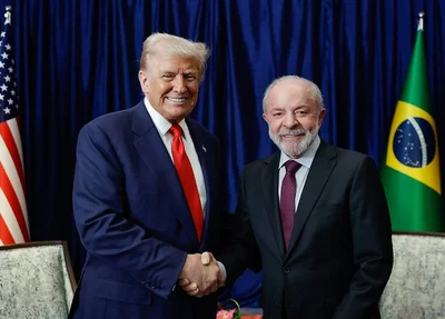 Presidente Donald Trump ao lado do presidente Lula