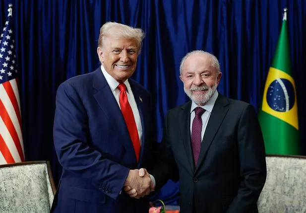 Presidente Donald Trump ao lado do presidente Lula