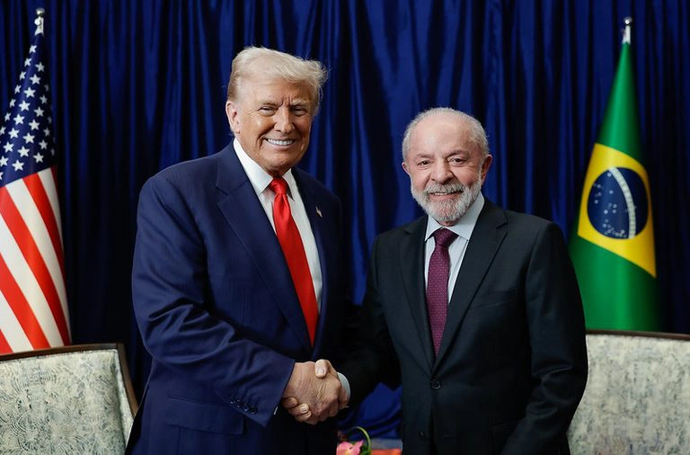 Presidente Donald Trump ao lado do presidente Lula