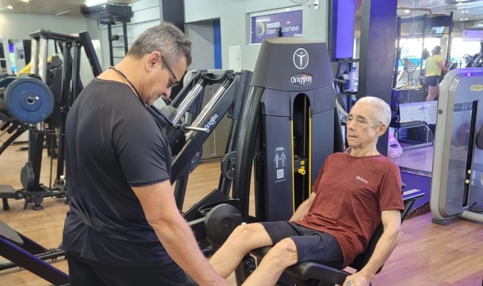 Professor Demóstenes orientando o Dr. Poncion Rodrigues