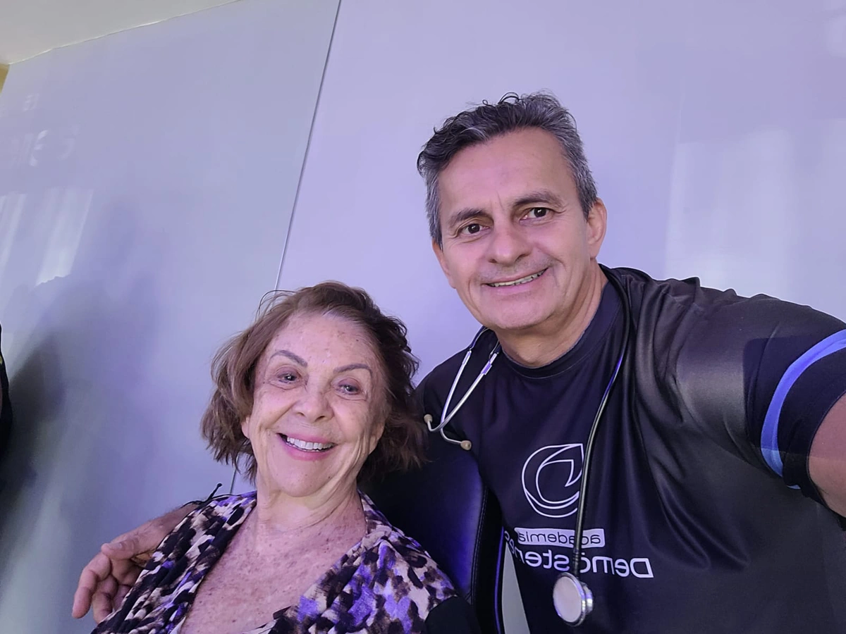 Professor Demóstenes Ribeiro com a Glaucia Vilarinho