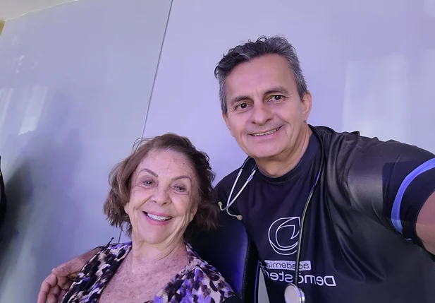 Professor Demóstenes Ribeiro com a Glaucia Vilarinho