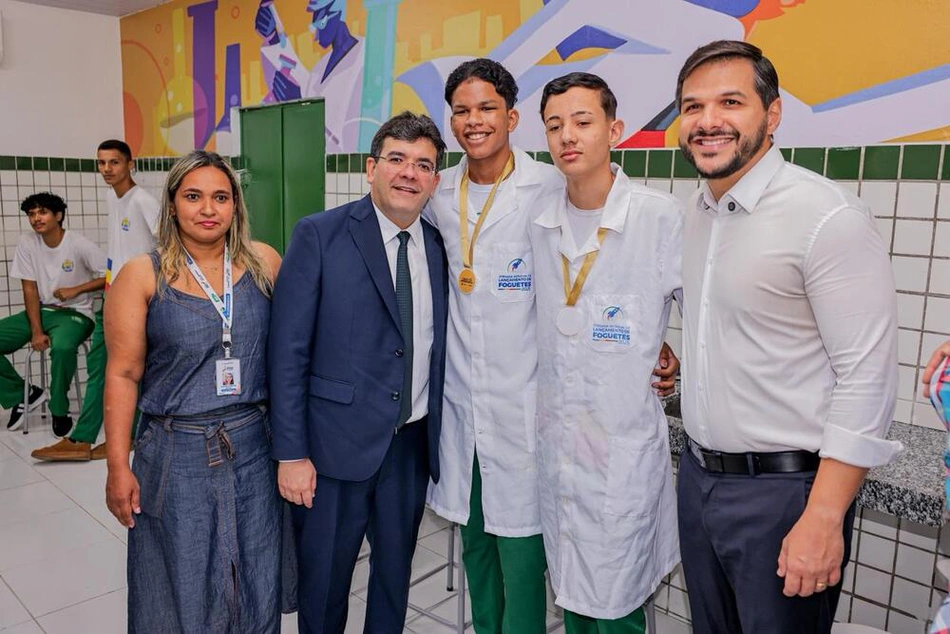 Rafael Fonteles e Washington Bandeira inauguram nova estrutura do  Centro Estadual de Tempo Integral (Ceti) Lucas Meireles Alves