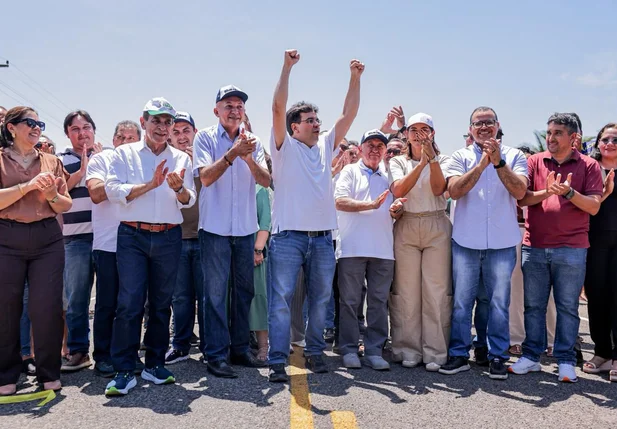 Rafael Fonteles inaugura asfalto da rodovia que liga Altos a José de Freitas
