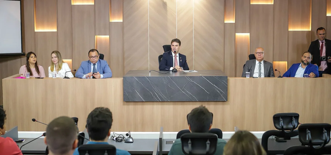 Severo Eulálio assina ato de chamamento de mais 15 aprovados no concurso