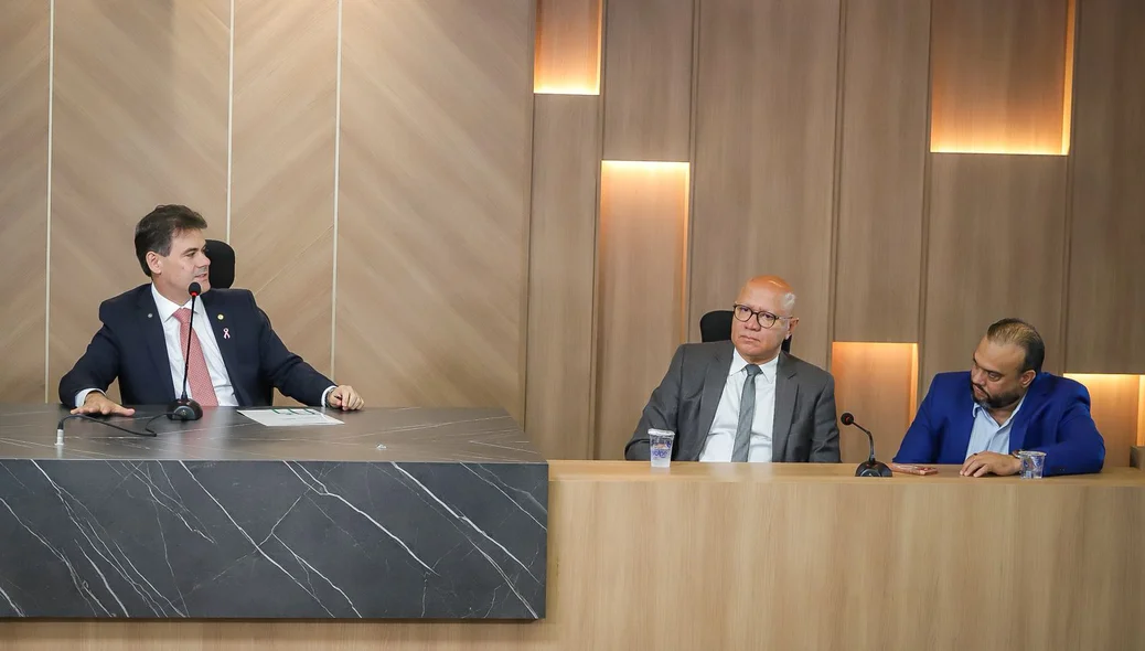 Severo Eulálio durante seu pronunciamento