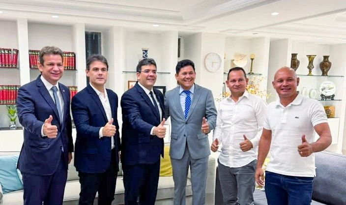 Severo Eulálio em reunião com o governador