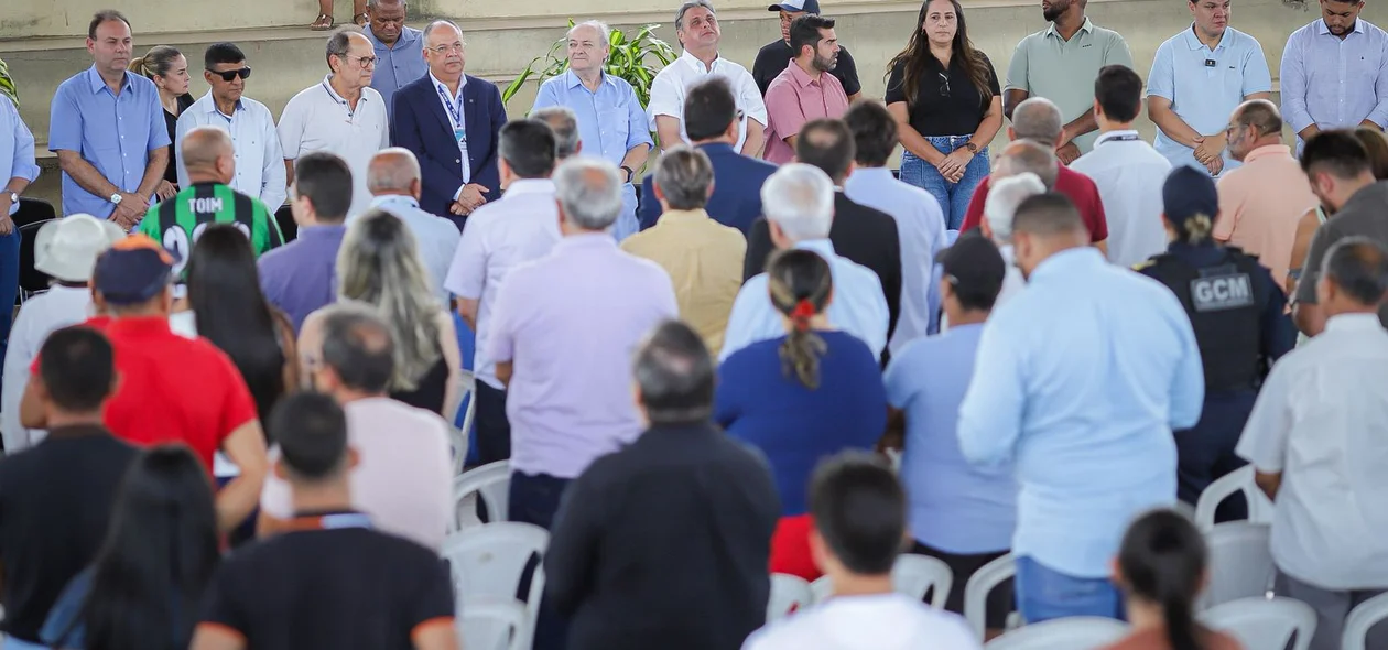 Solenidade para assinatura da licitação da galeria do Torquato Neto