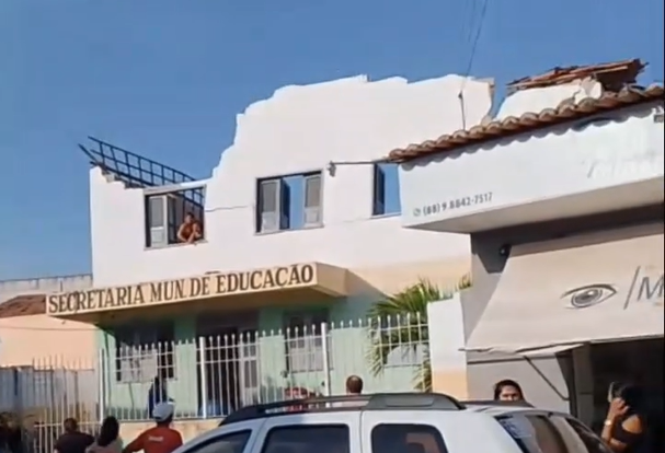 Teto de secretaria desaba no Ceará