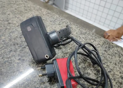 Tornozeleira eletrônica danificada