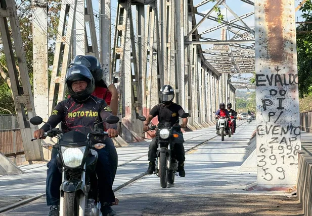 Tráfego de veículos é liberado na Ponte Metálica