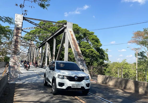 Tráfego de veículos é liberado na Ponte Metálica entre Timon e Teresina