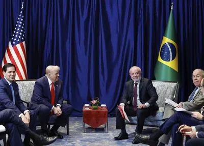 Trump e Lula durante encontro na Malásia