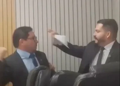 Vereadores brigando na Câmara Municipal de Sena Madureira