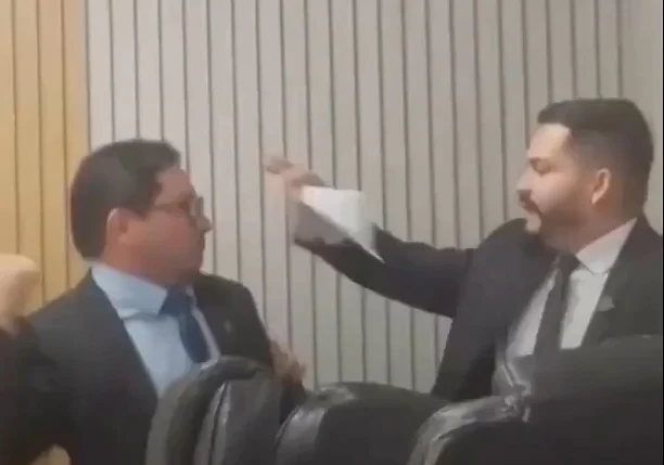 Vereadores brigando na Câmara Municipal de Sena Madureira