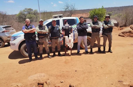 Acusado de estuprar a própria filha é preso após oito dias escondido em matagal