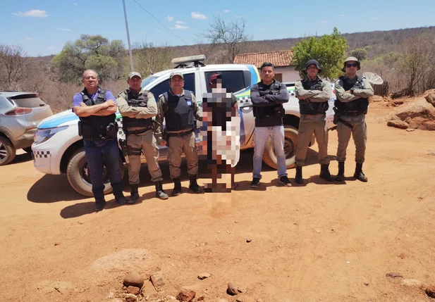 Acusado de estuprar a própria filha é preso após oito dias escondido em matagal