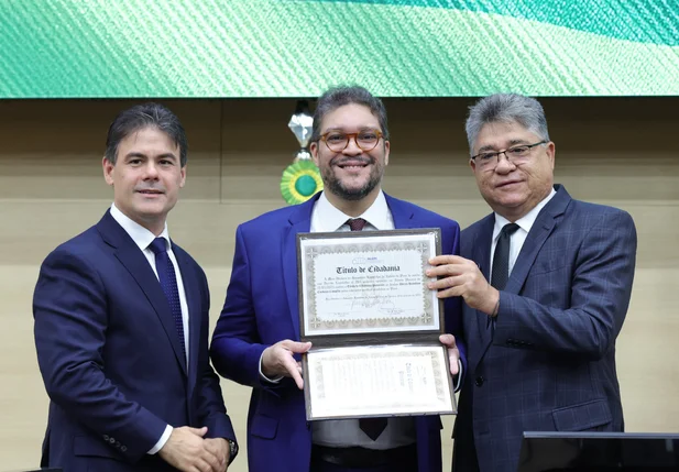 Alepi concede título de cidadão piauiense ao médico Dirceu Campelo