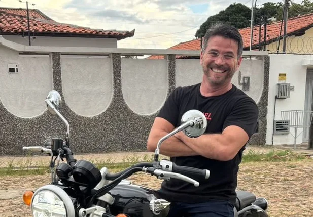 Apresentador César Fire